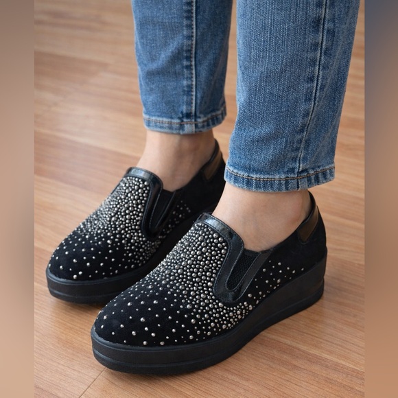 Vesba Shoes - Black Suede Studded Platform Slip-On Shoes Statement EU 36 / US 6 Vesba